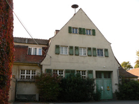 Überwinterungshaus mit Obergärtnerwohnung