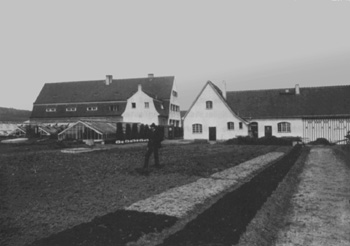 Alte Gärtnerei, links Überwinterungshaus, rechts Nebenhaus mit Arbeitsräume